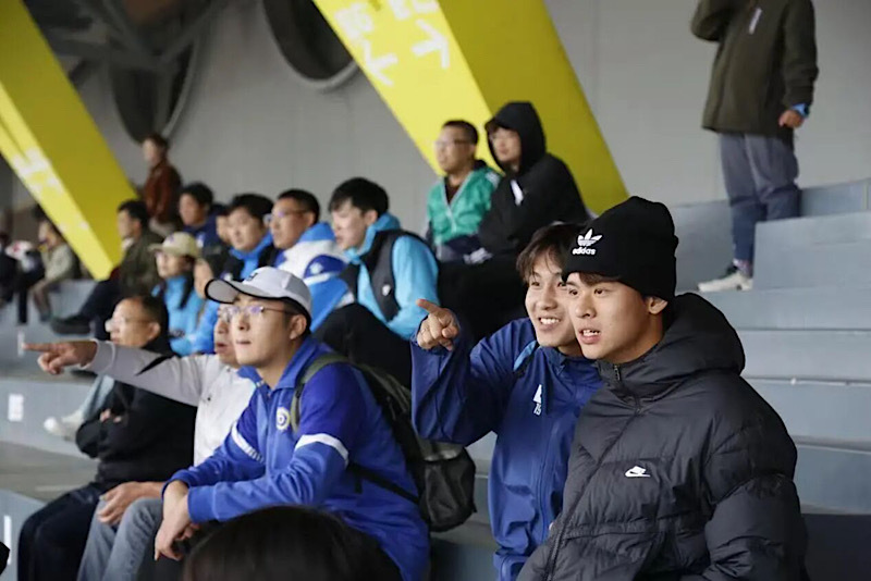 南区足球场, 赛中拉开序 南区足球场, 赛中拉开序